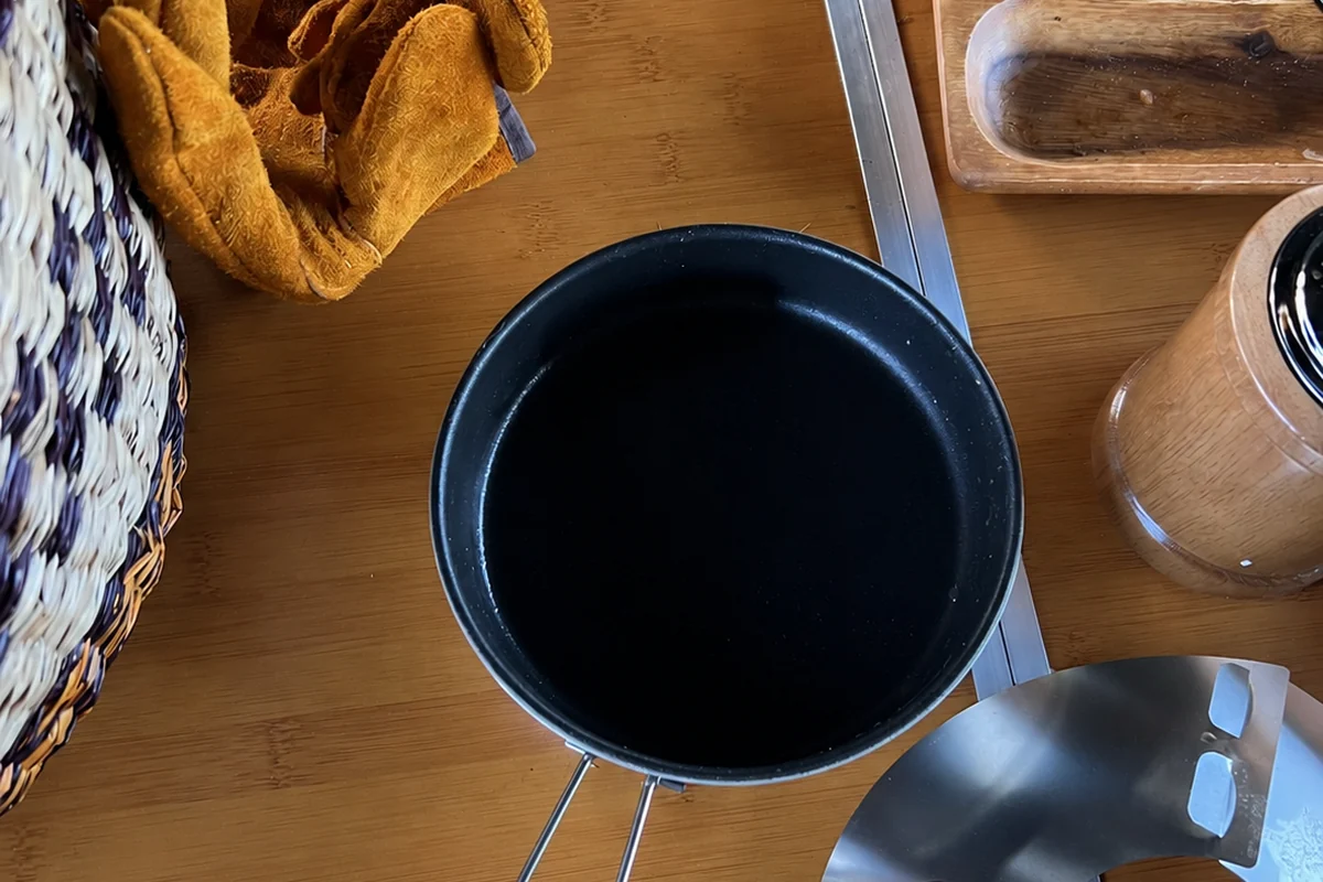 自然の中で静かに過ごすコーヒーの時間