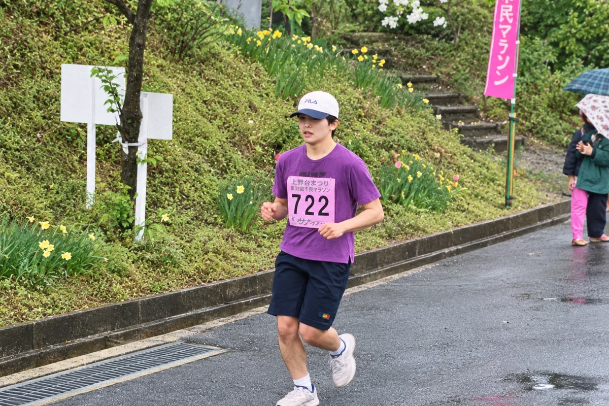 上の台で開催されたマラソン大会を走る参加者